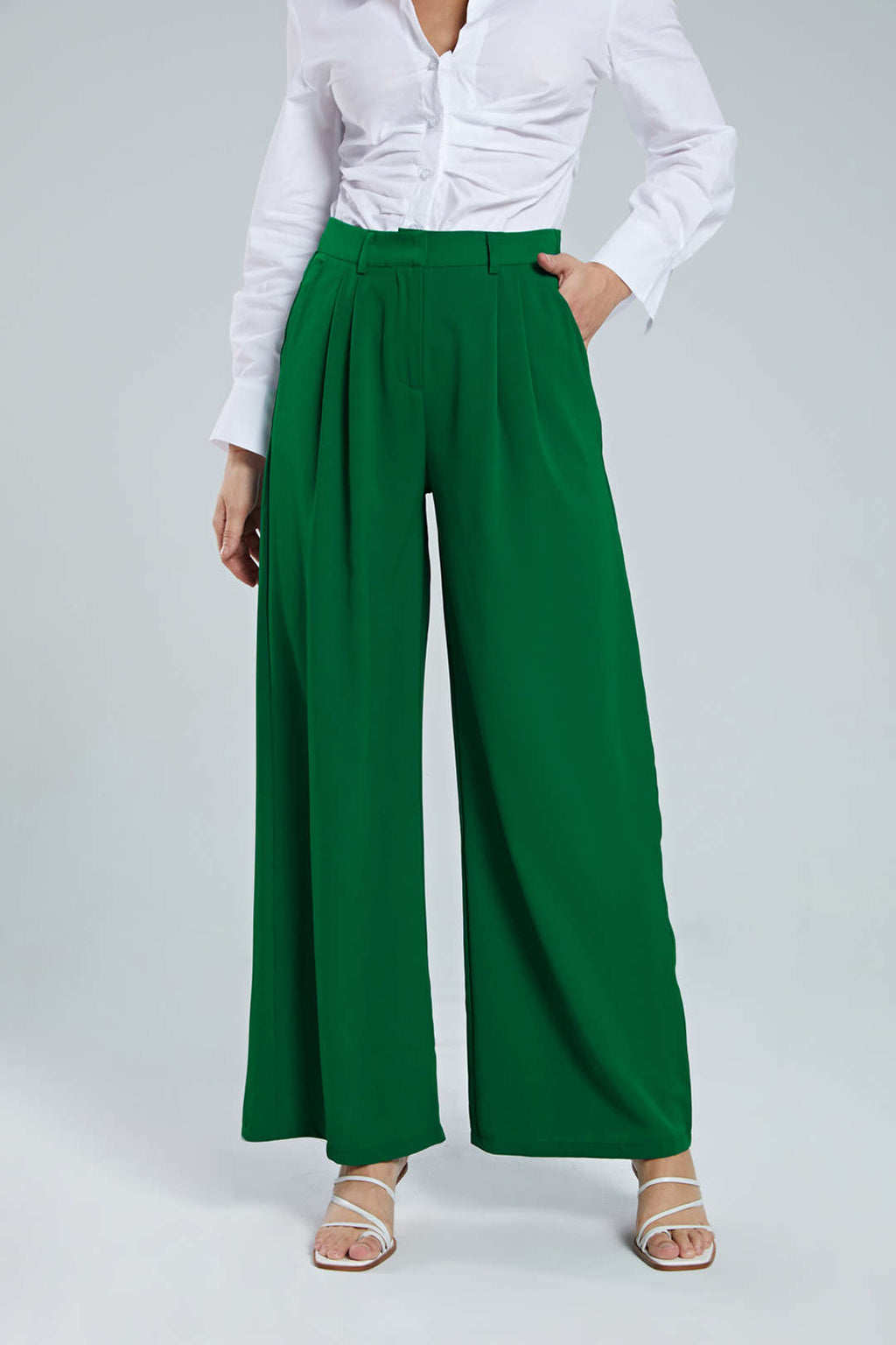 Effortlessly Chic High-Waisted Pleated Wide-Leg Trousers
