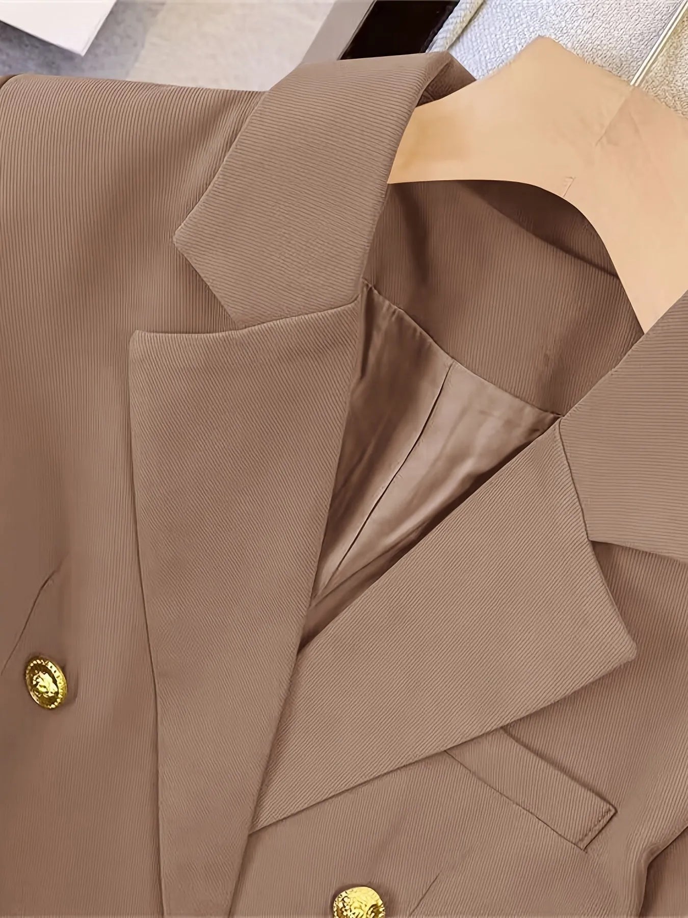 Women’s Tailored Double-Breasted Blazer – All-Season Formal Wear